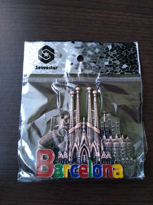 Metalowy magnes na lodówkę Barcelona
