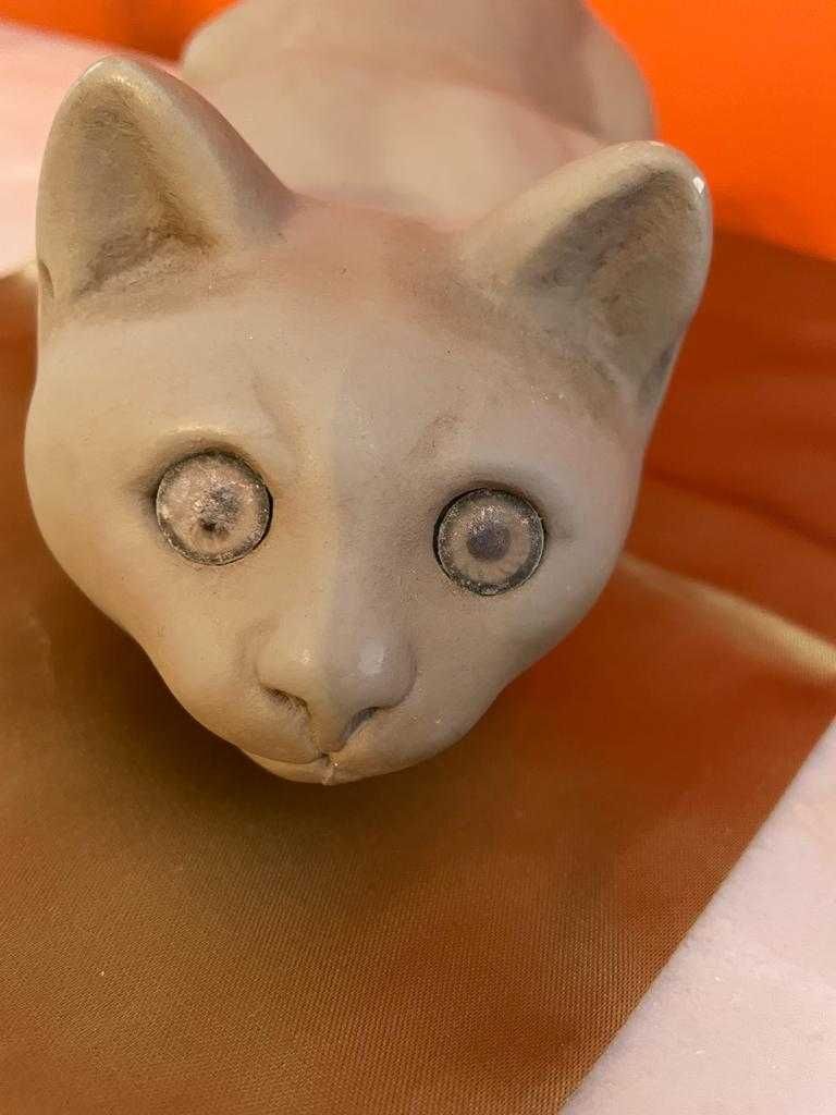 Gato em arte gesso .