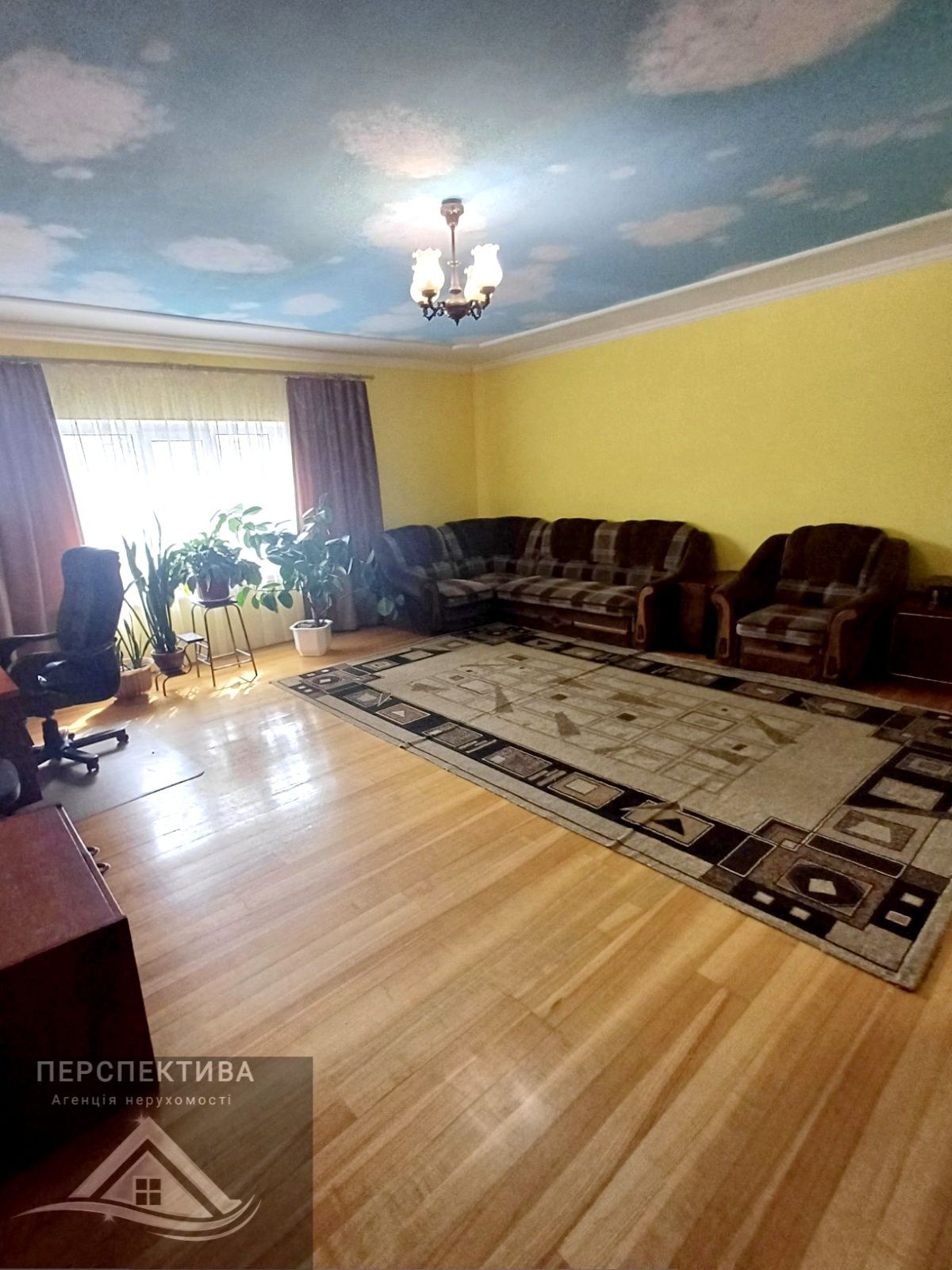 Чудовий будинок , Сад. Ремонт, меблі