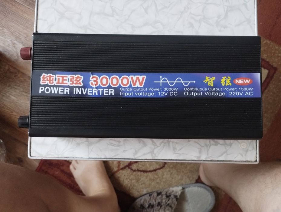 Продам внвертор 12/220в