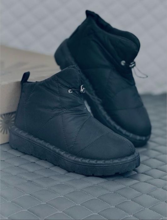 Женские зимние черные термо дутики Ugg