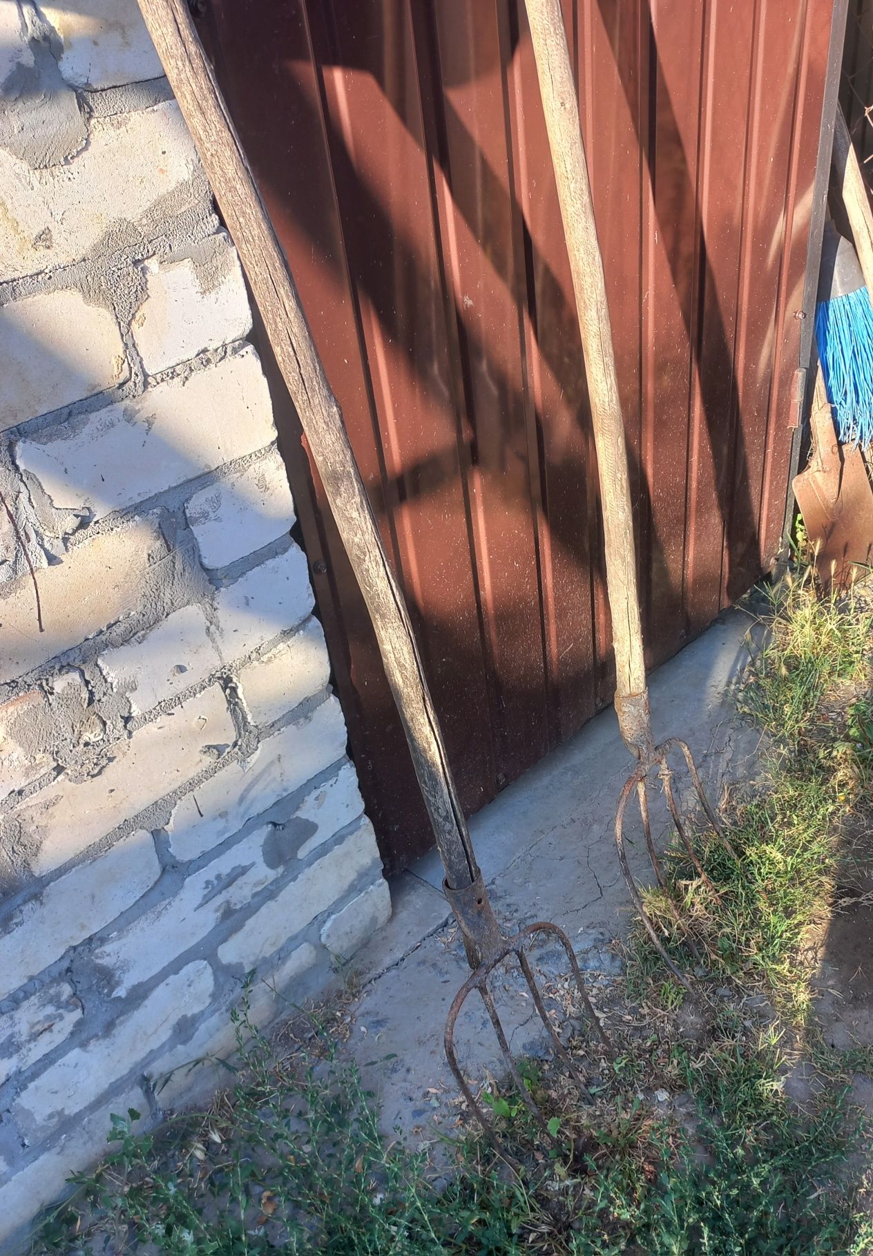Продам штикову ,підборочну лопату з держаком, можна без - б/ у