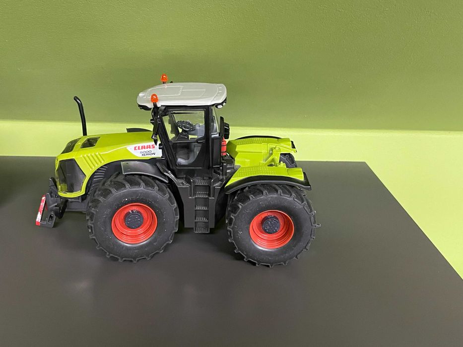 3271  SIKU Class Xerion traktor 1 32