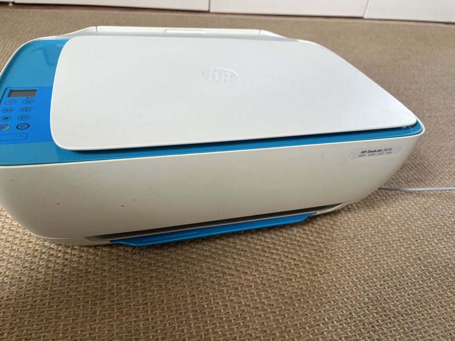 Impressora HP branca e azul