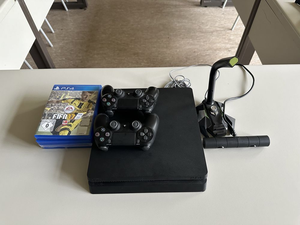 PlayStation 4 Slim