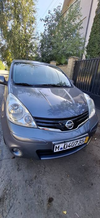 Нісан ноте 2009 .