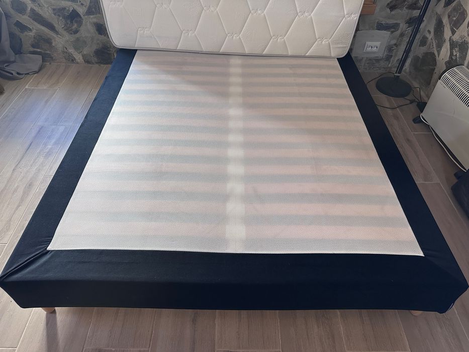 estrado  e um colchão