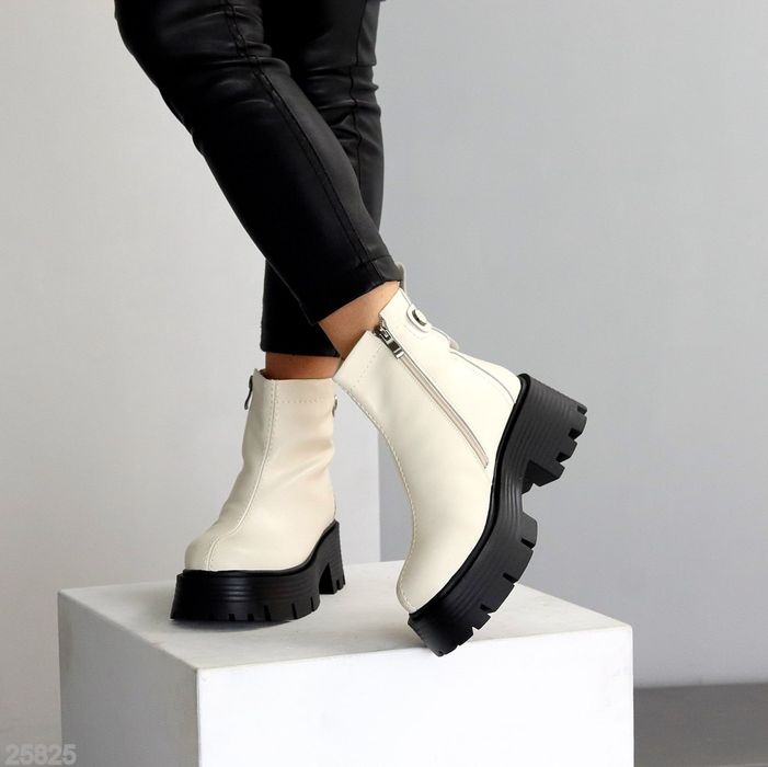 Жіночі шкіряні зимові черевики в кольорах