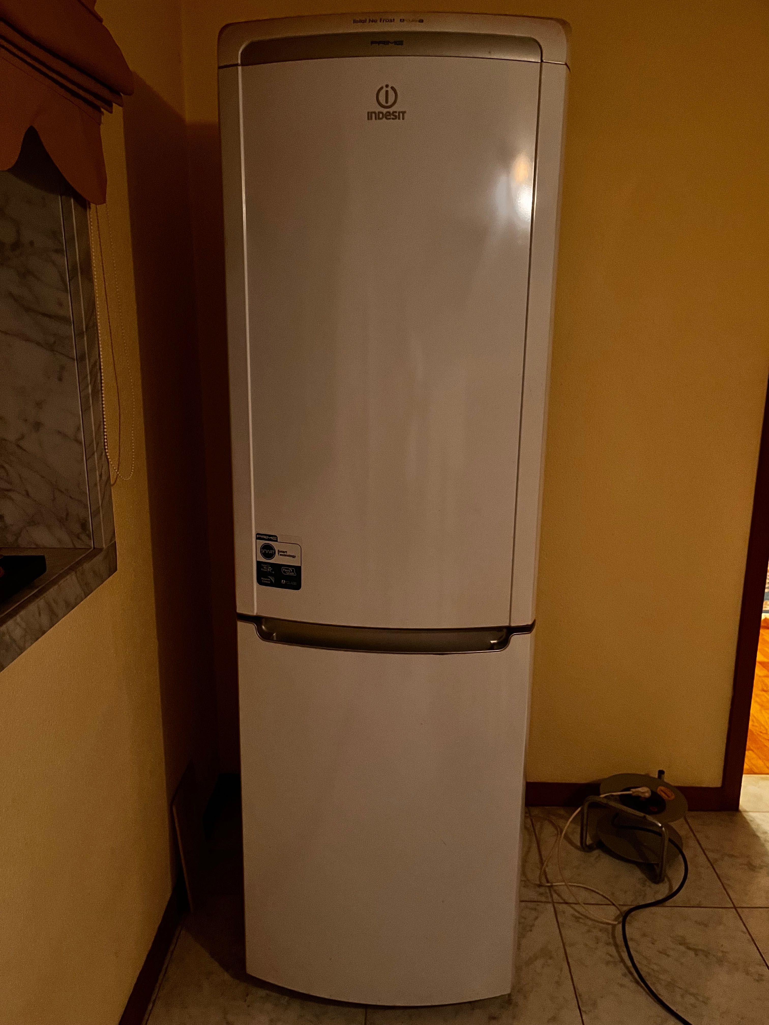 Frigorífico Indesit completo