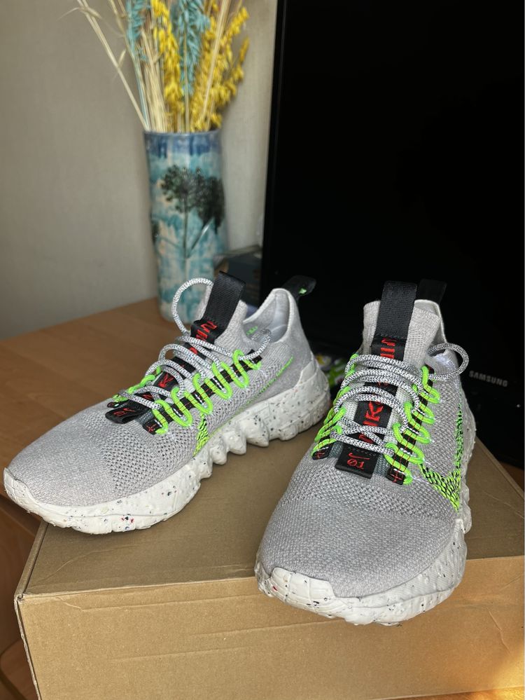 Продам мужские кросовки NIKE SPACE HIPPIE 01