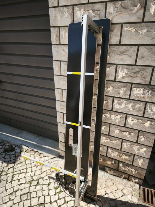 Máquina para cortar esferovite.