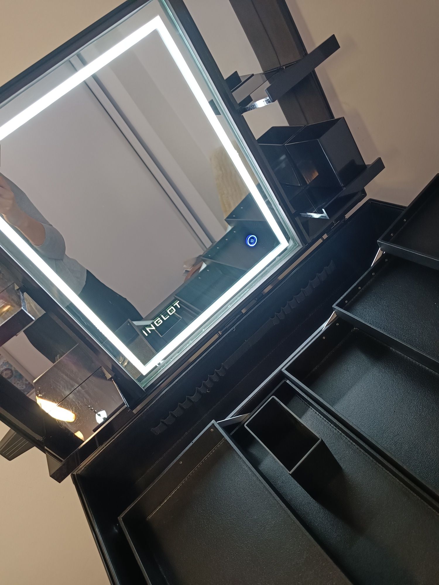 Przenośny Stolik Do Wizażu Kc-216 Inglot