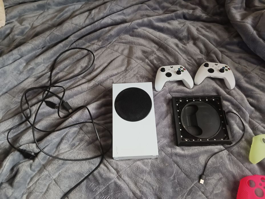 Xbox series s com factura e garantia Worten,mais dois comandos origin