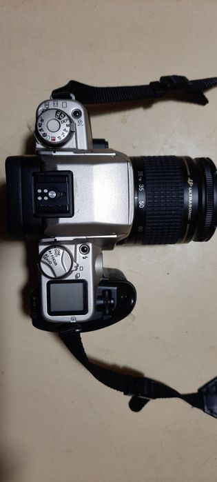 Câmara fotográfica Canon EOS 50e rolo