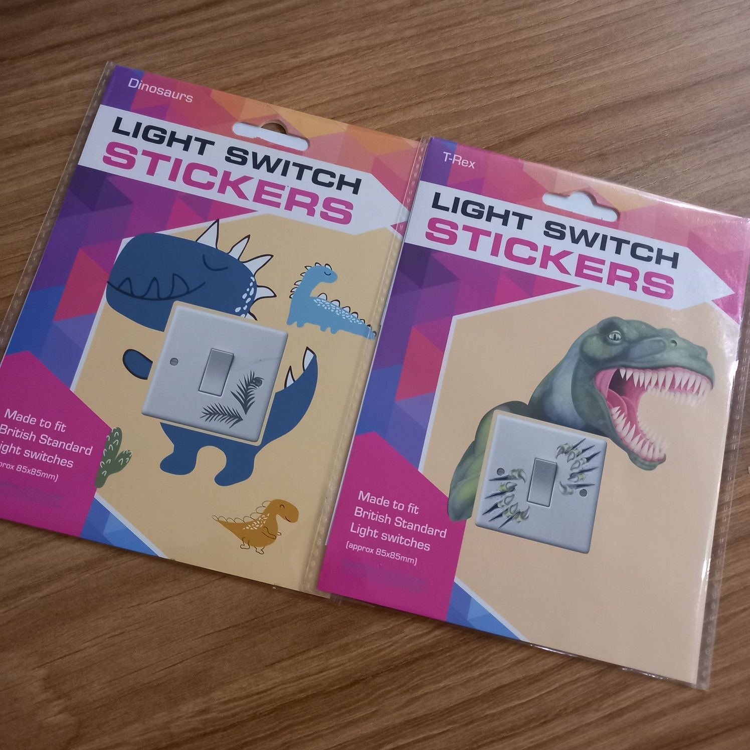 Naklejki na włącznik,przełącznik dla fana dinozaurów.