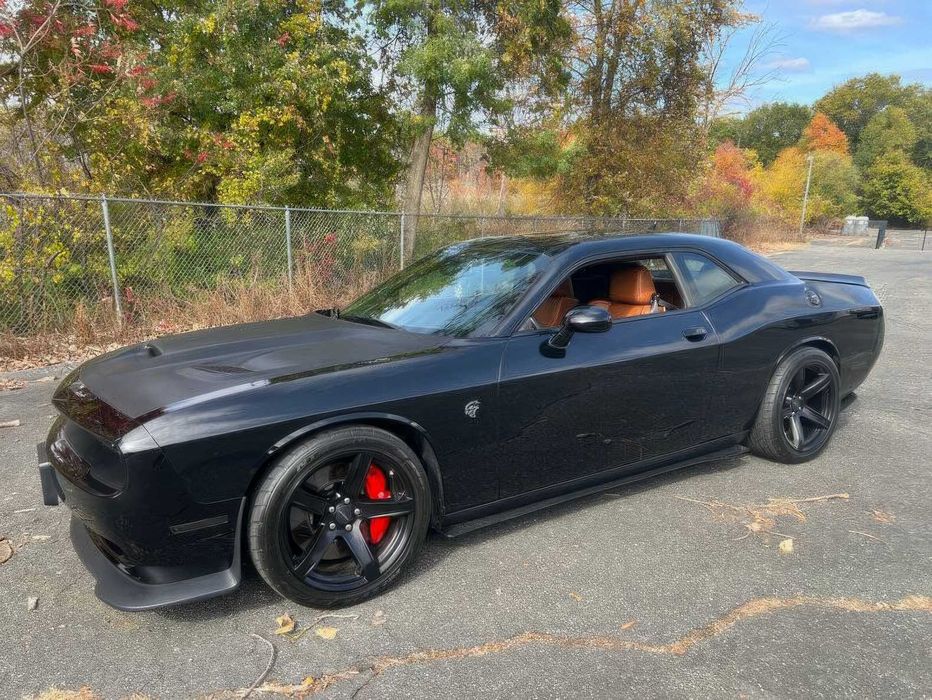 Dodge Challenger SRT Hellcat      2017