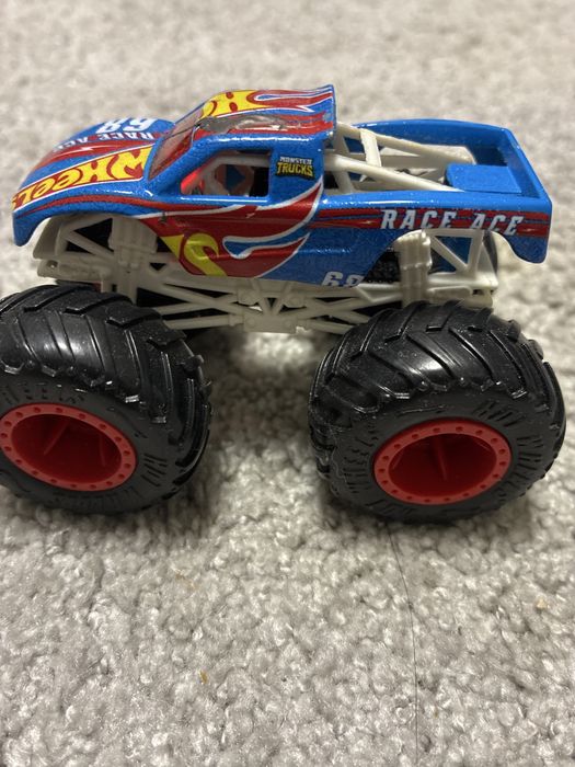 Монстер трек машинки хот вілс