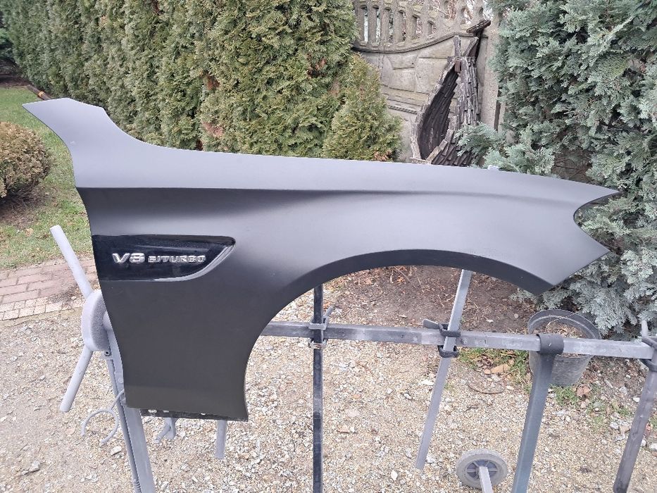 Przedni prawy błotnik mercedes w 205 AMG biturbo