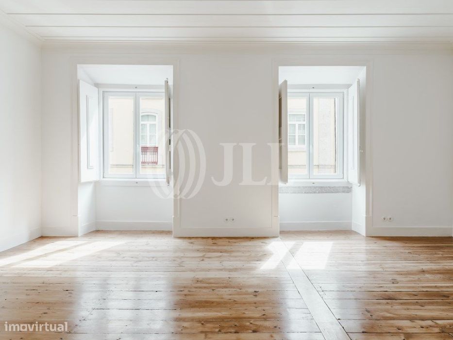 Apartamento T3 totalmente remodelado, na Lapa, Lisboa