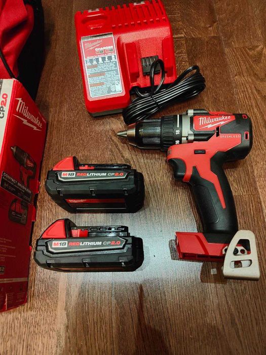 Дриль шуруповерт Miwaukee 2801-22CT