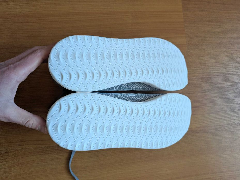 Adidas Run 70s в білому кольорі розмір 44.7