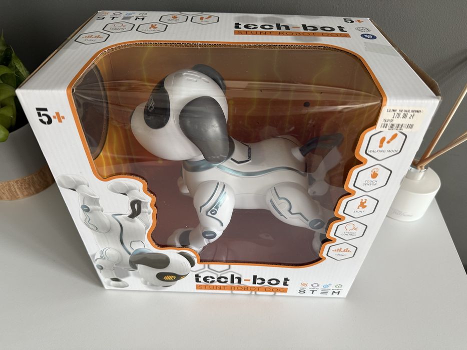 Piesek interaktywny zdalnie sterowany, Tech-Bot.