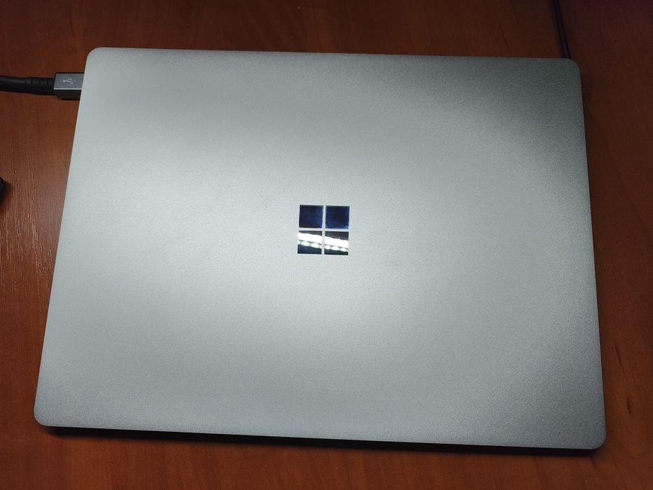 Microsoft Surface Laptop Go 2 4\128 core i5 1035G1