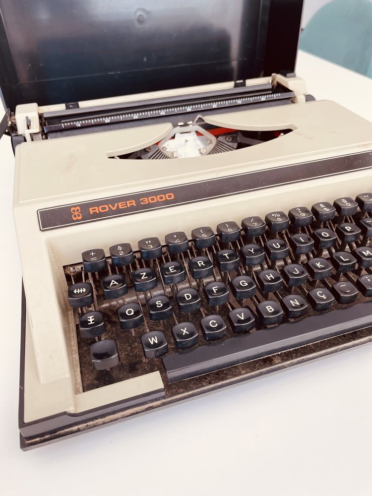 Máquina de escrever rover 3000