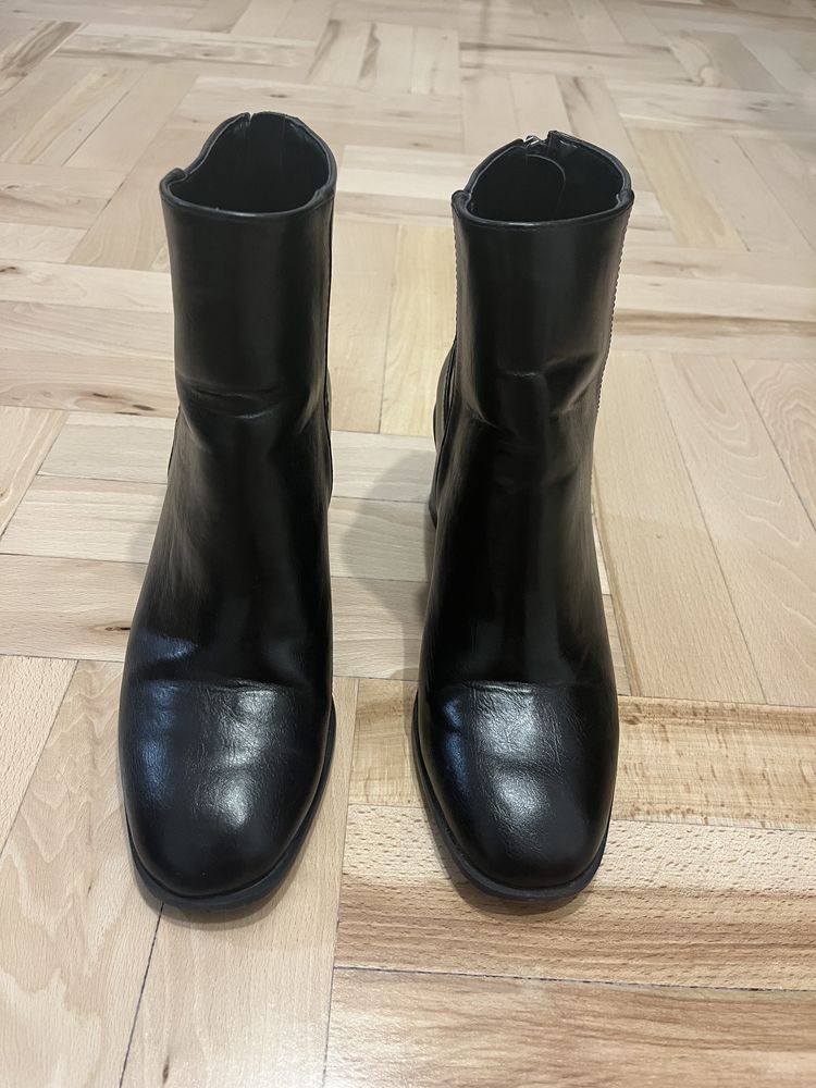 Botki czarne Bershka skóra ekologiczna rozmiar 37