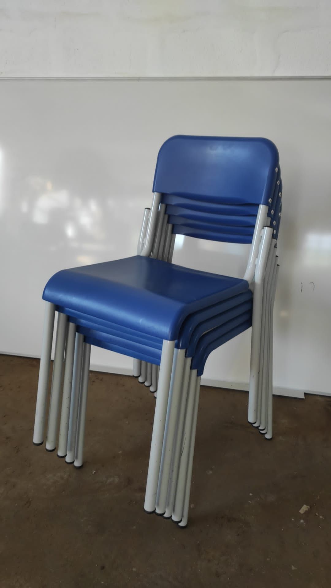 Cadeiras empilháveis