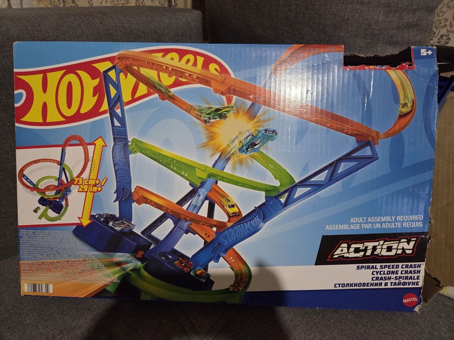 Продам ігровий набір Hot Wheels Action Spiral Speed Crash.