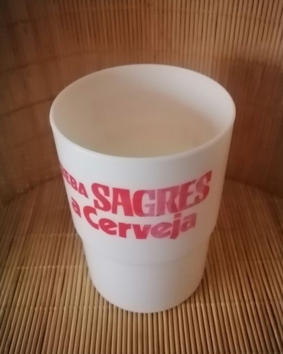 Copo antigo em plástico publicidade " beba SAGRES a Cerveja ",