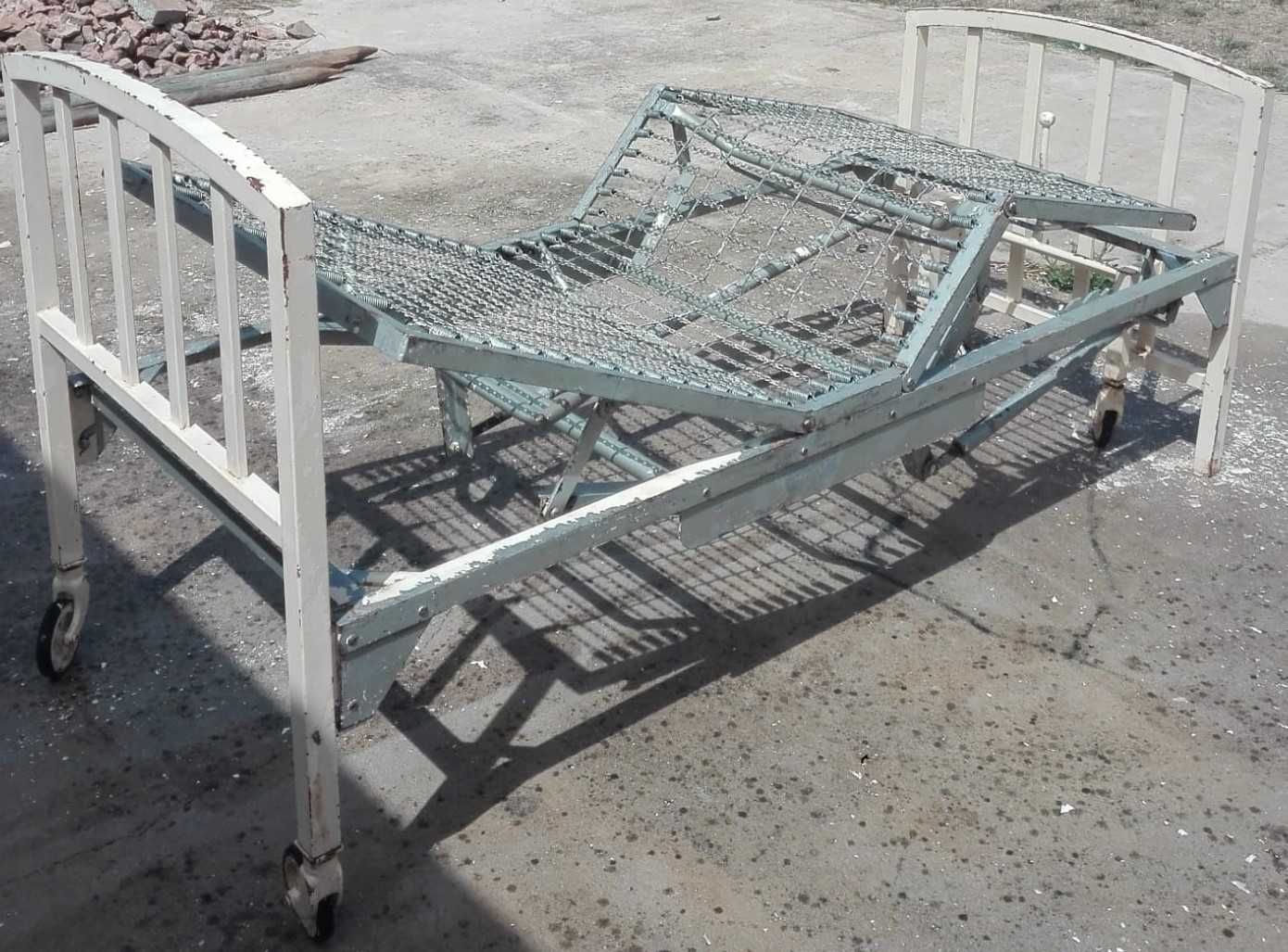 Cama articulada em ferro