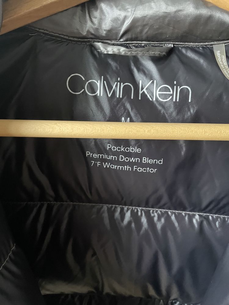 Продам оригинальный пуховик Calvin Klein