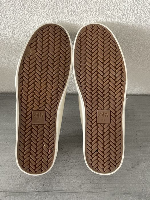 кросівки Zara 43 розмір