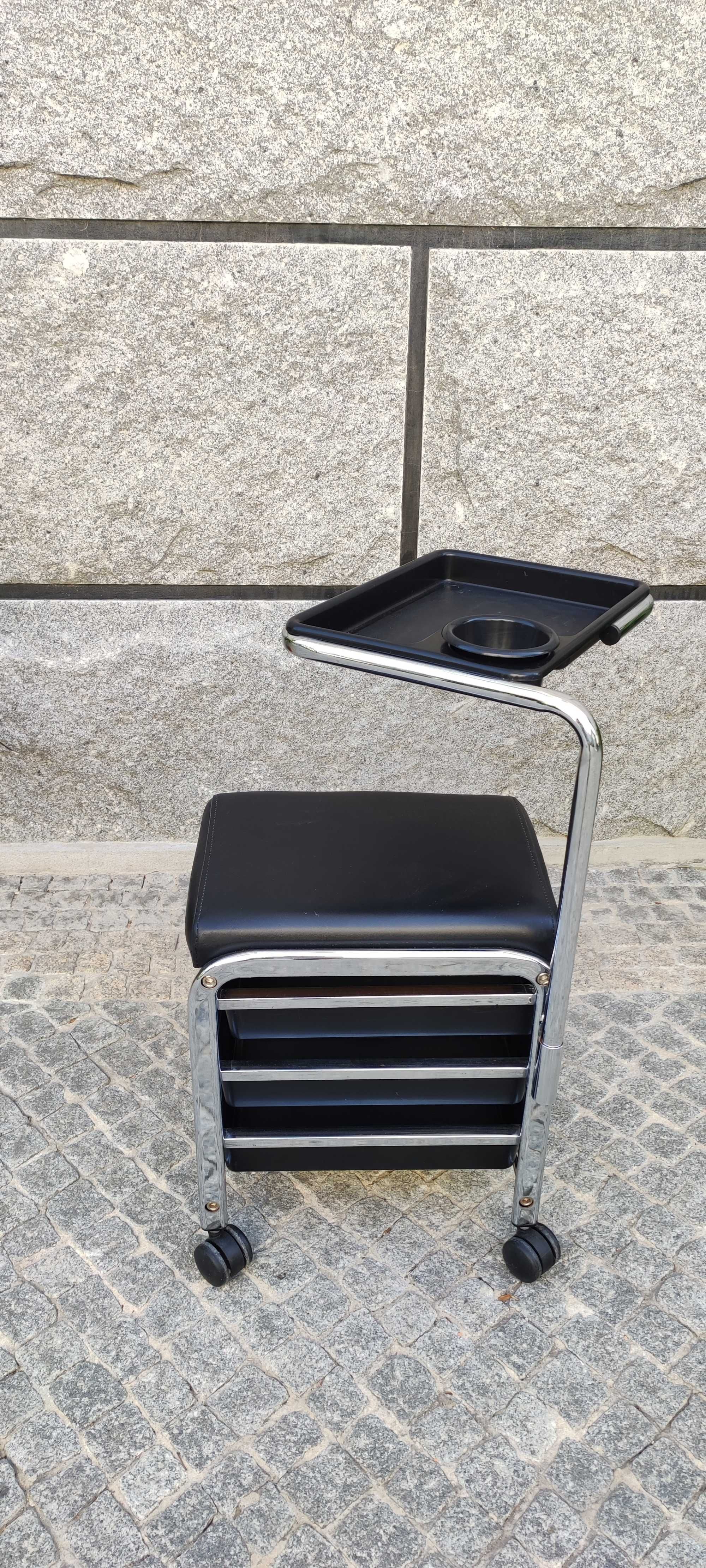 Mesa de ajudante de esteticista