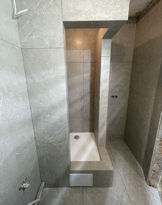 Плиточник вкладання плитки