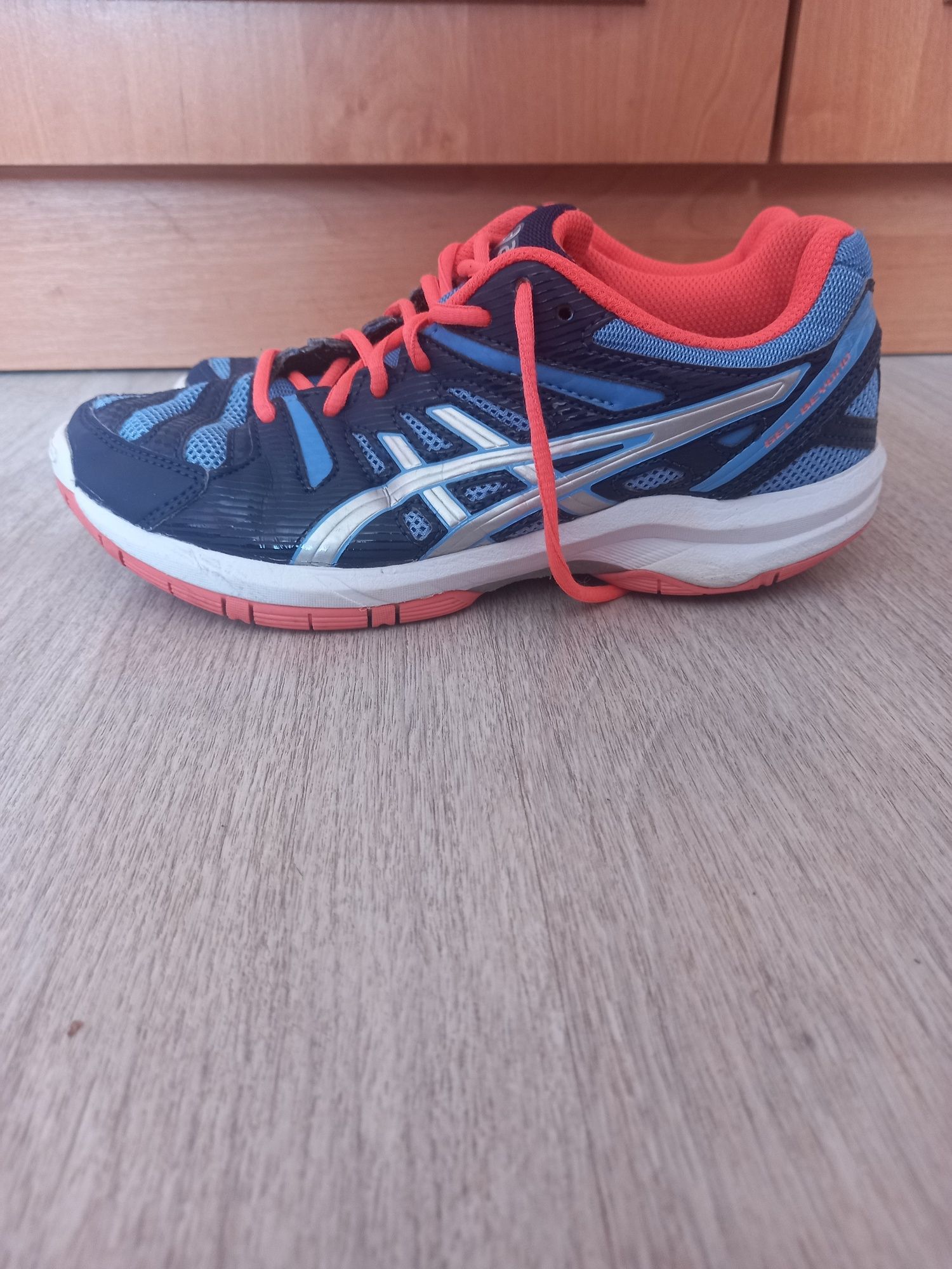 Розпродаж!!!Кросівки Asics GEL-BEYOND 4