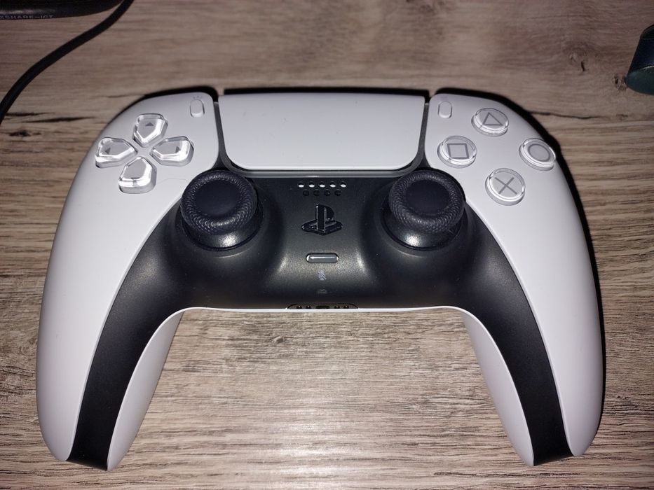 Продам комплектний dualsense з ps5 slim