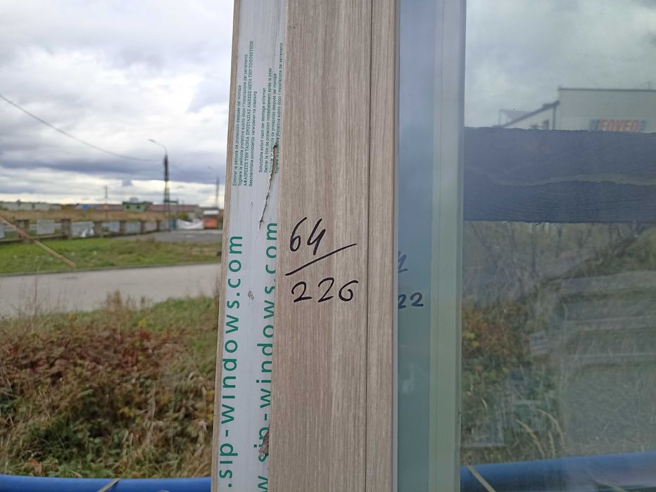Okno pcv balkonowe 64/226 trzy szybowe