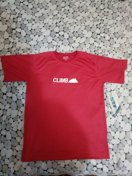 Знижка -40%!Продам чоловічий пуховік і футболку  Trespass