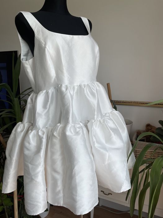 Biała satynowa sukienka mini trapezowa falbanki xxl 44 asos