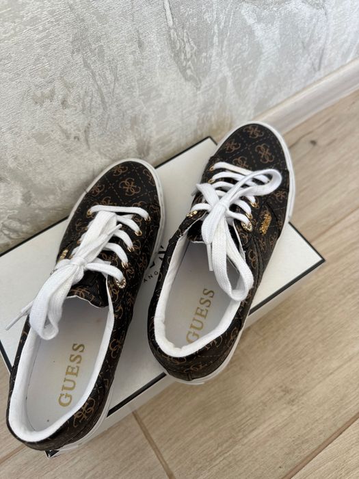 Кеди Guess в гарному стані