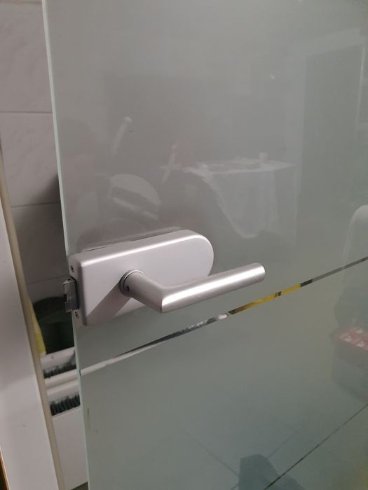 Drzwi szklane do przedpokoju łazienki