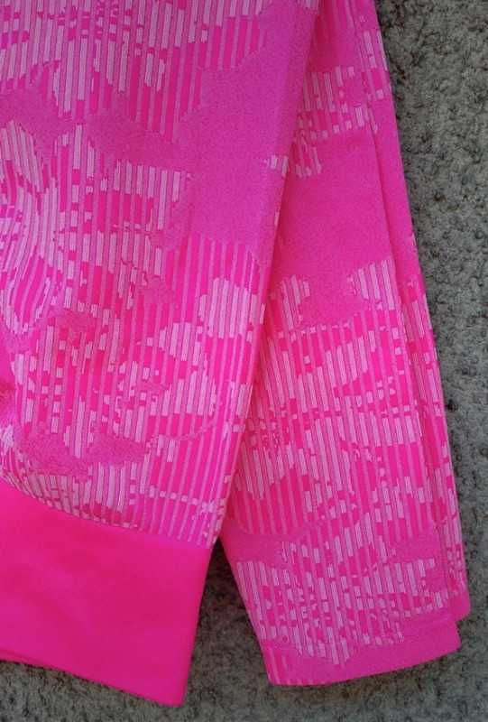 Nowe różowe damskie legginsy sportowe fitness w kwiaty 40 L