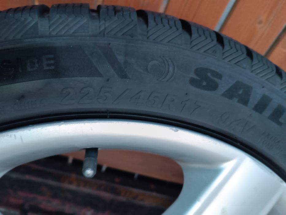 Koła felgi aluminiowe 5x112 Audi VW Skoda 225/45 R17 zimowe