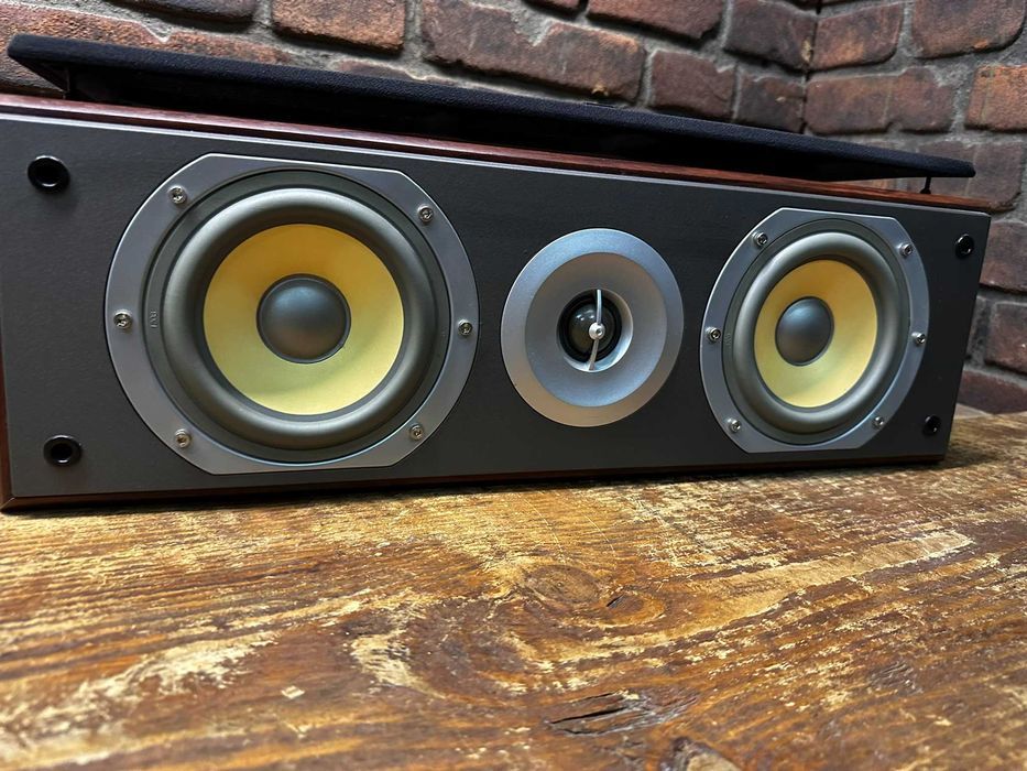 Kolumna centralna M-Audio HTS-700
