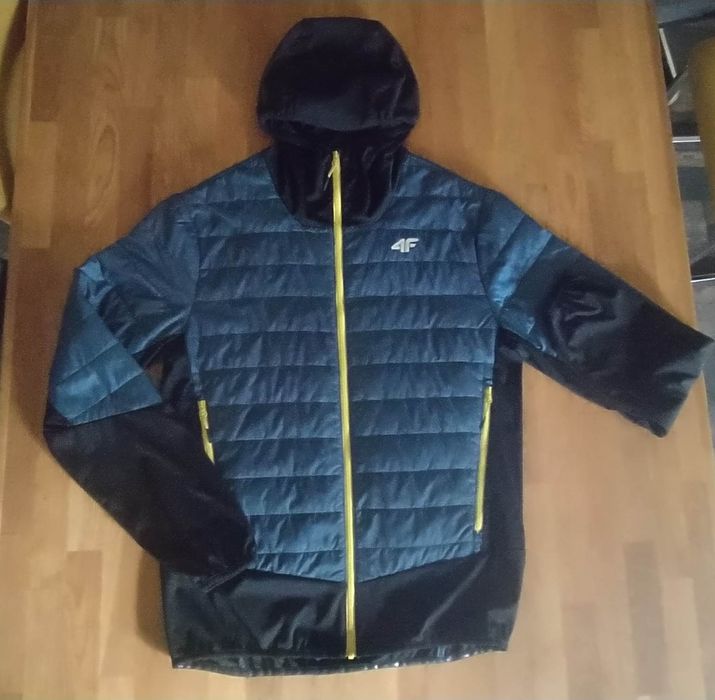 4F Kurtka puchowa trekkingowa z wypełnieniem Primaloft® Black Eco męsk