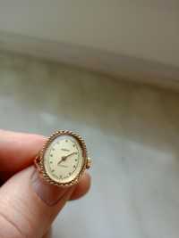 Mam na sprzedaż sygnet- pierścionek zegarek złoty nie wiem jakiej prub