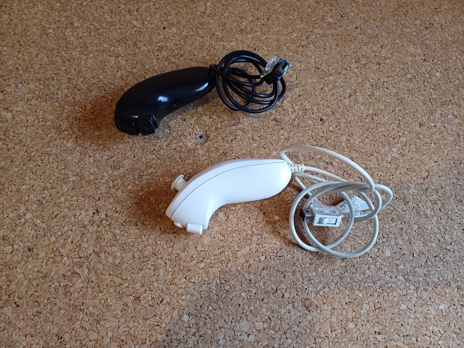 Nunchuck Nintendo Wii. Disponível o branco